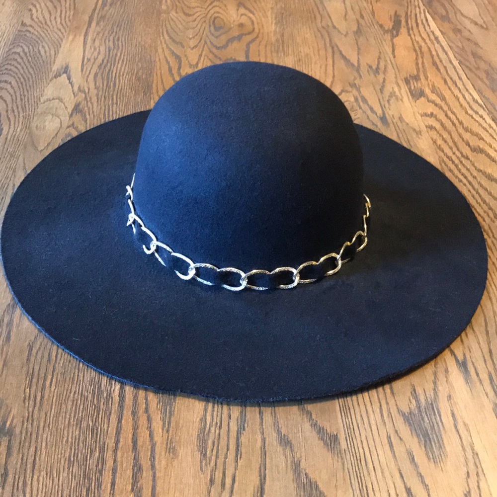 Wide brim black hat NWT